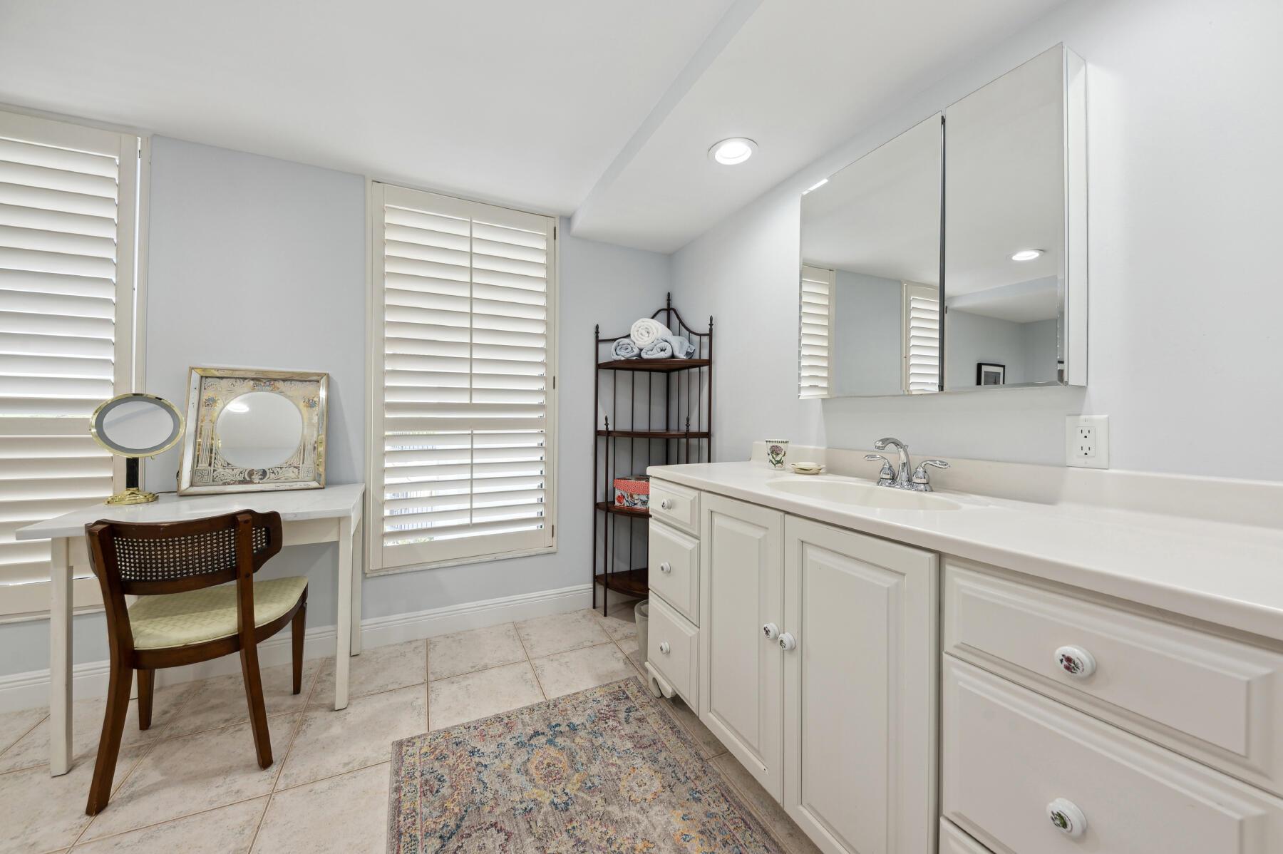 L HERMITAGE COND - Residential