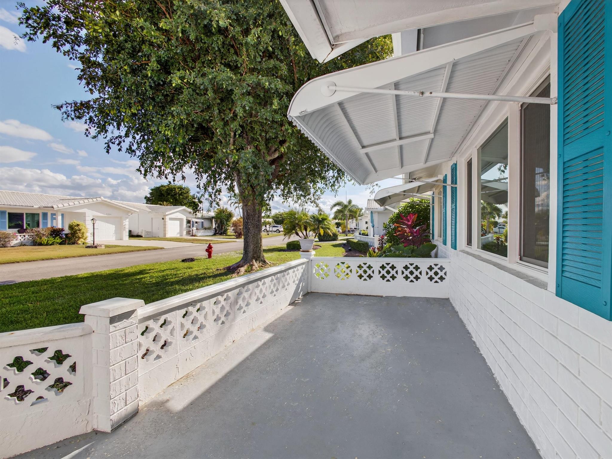 2003 SW 17th Street, Boynton Beach, FL, 33426/$299,000 2 2003 SW 17th Street