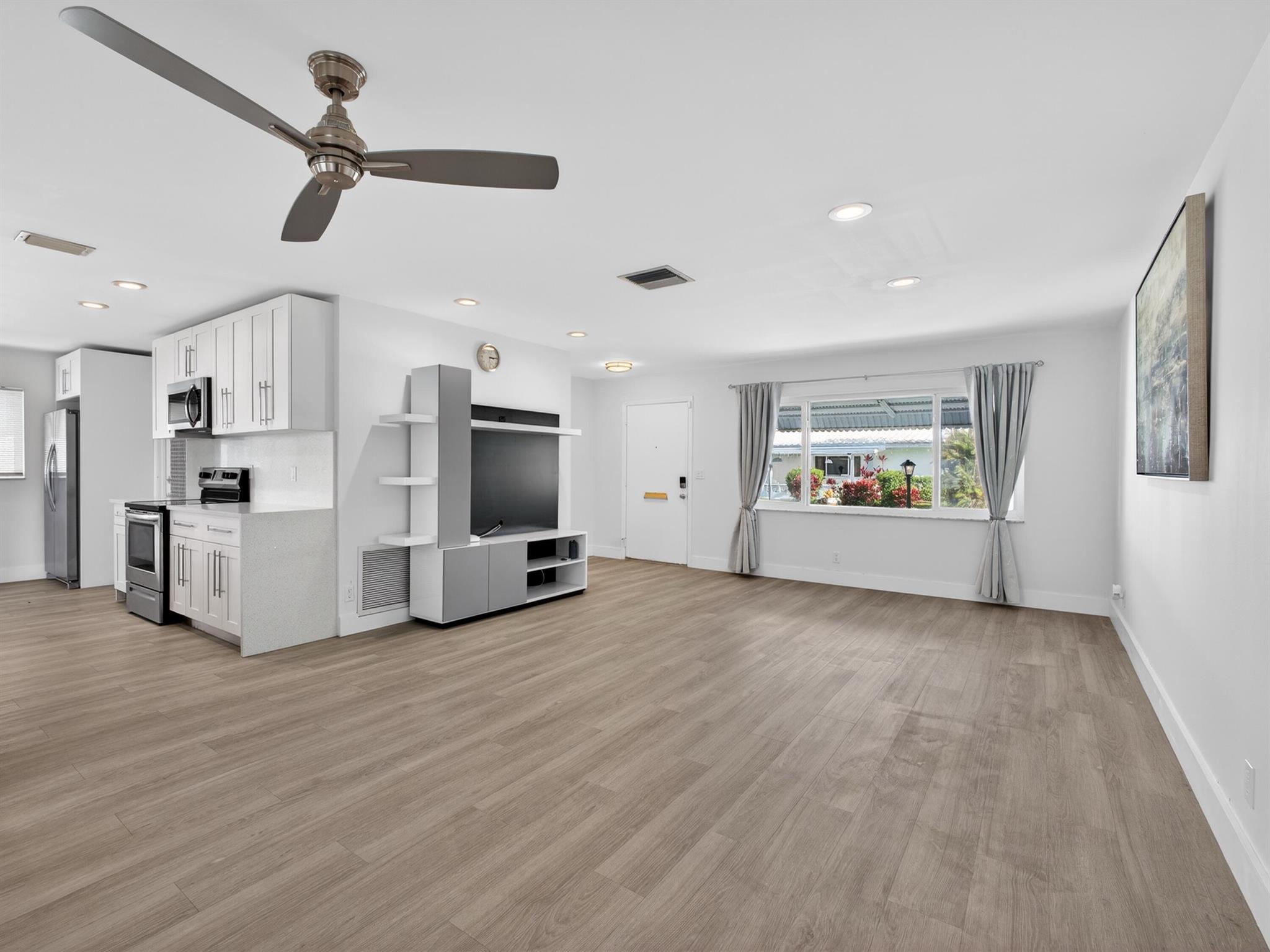 PALM BEACH LEISUREVILLE S - Residential