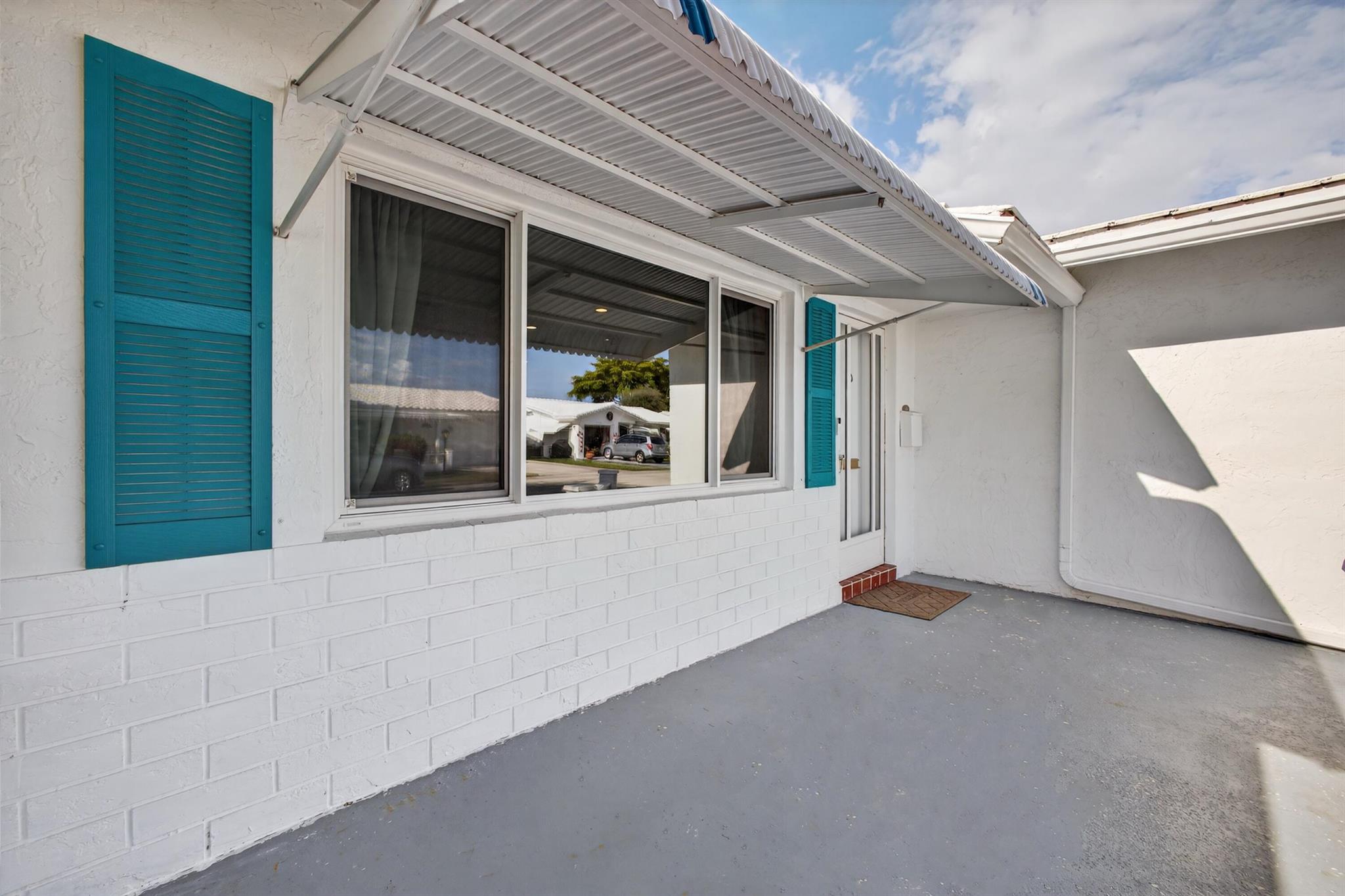 2003 SW 17th Street, Boynton Beach, FL, 33426/$299,000 4 2003 SW 17th Street