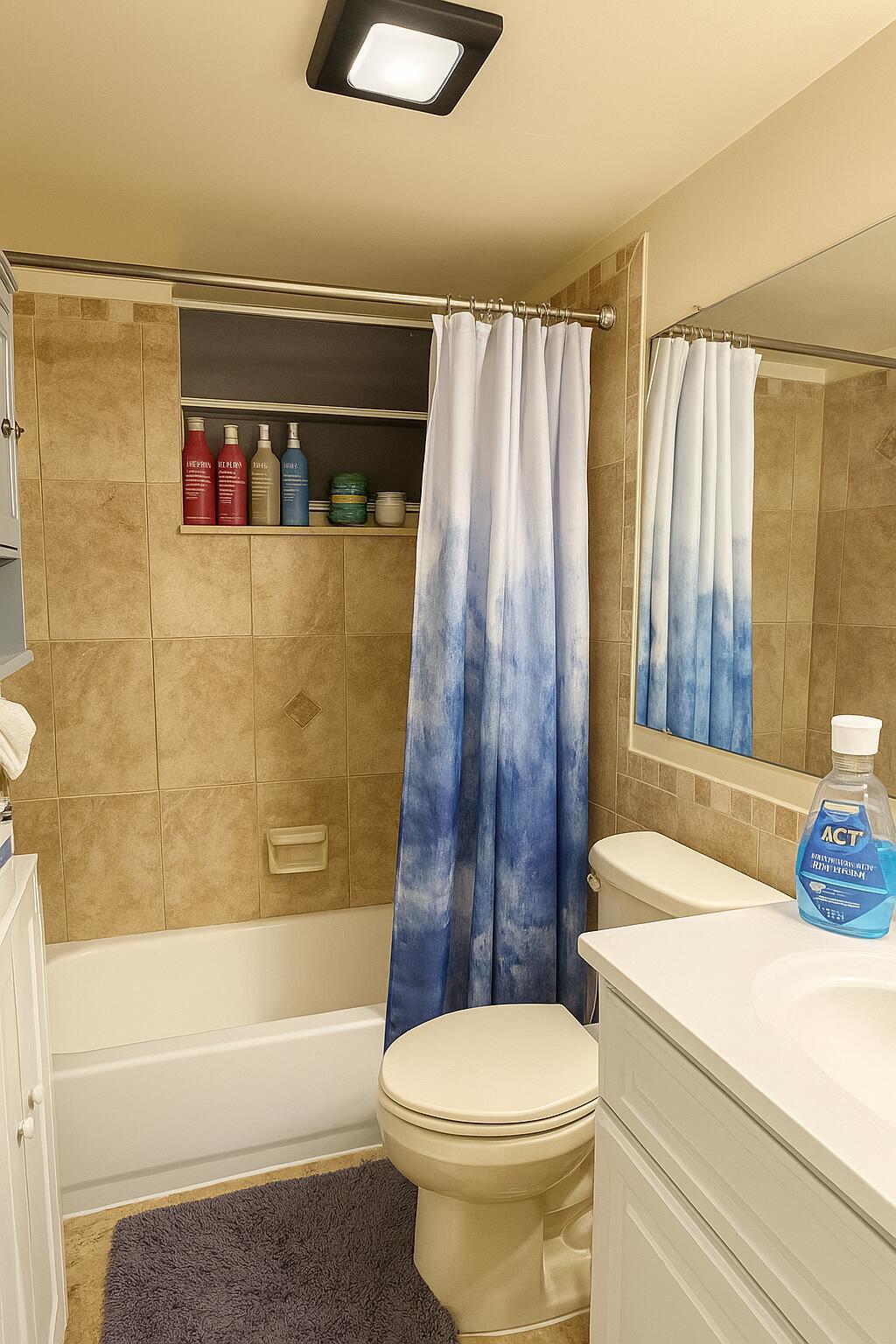 LAKESIDE VILLAGE COND NO - Residential