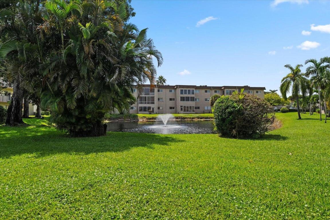 LAKESIDE VILLAGE COND NO 9 - Residential