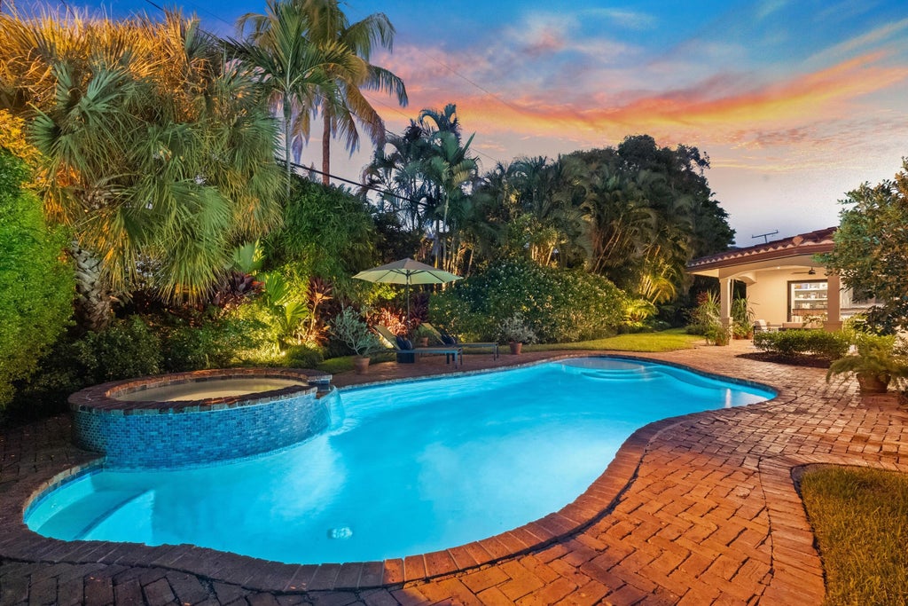 Photo of 2625 NE 30TH Street, Fort Lauderdale, FL 33306 (MLS # B26076829)