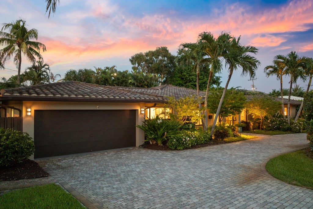 Photo of 2625 NE 30TH Street, Fort Lauderdale, FL 33306 (MLS # B26076829)