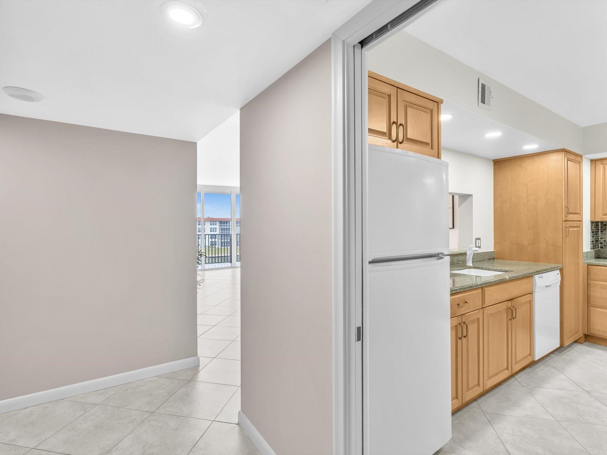 1150 Hillsboro Mile 309