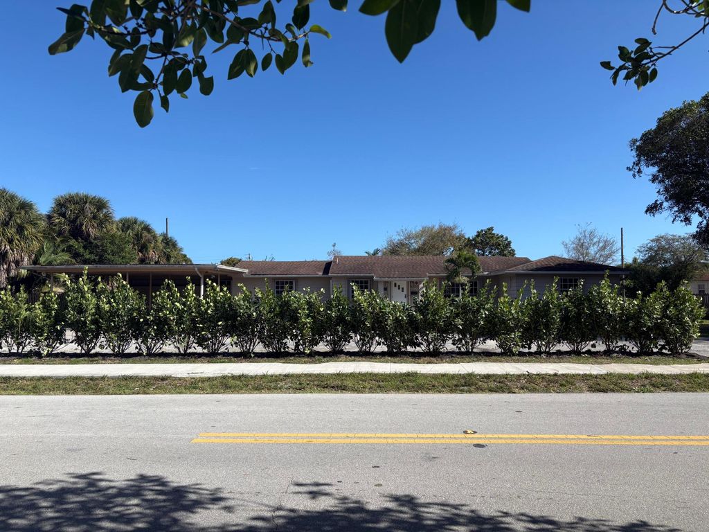 Photo of 202 Palm Court, Delray Beach, FL 33444 (MLS # R11169452)