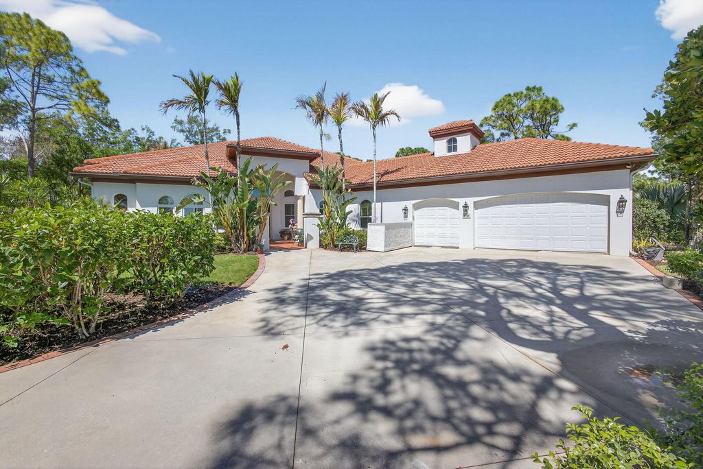 Photo of 18764 SE Old Trail Drive, Jupiter, FL 33478 (MLS # B26006889)