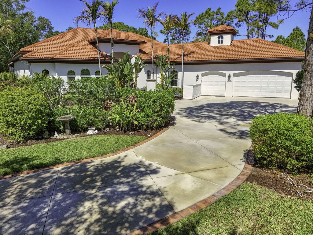 Photo of 18764 SE Old Trail Drive, Jupiter, FL 33478 (MLS # B26006889)