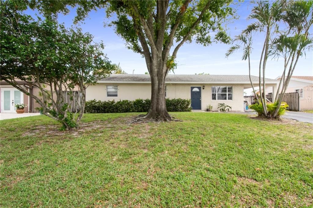 Photo of 4383 Applecrest, Palm Beach Gardens, FL 33410 (MLS # F10288090)