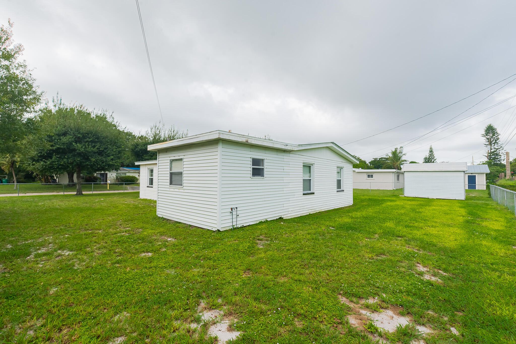 REPLAT OF PALM GARDENS - Residential