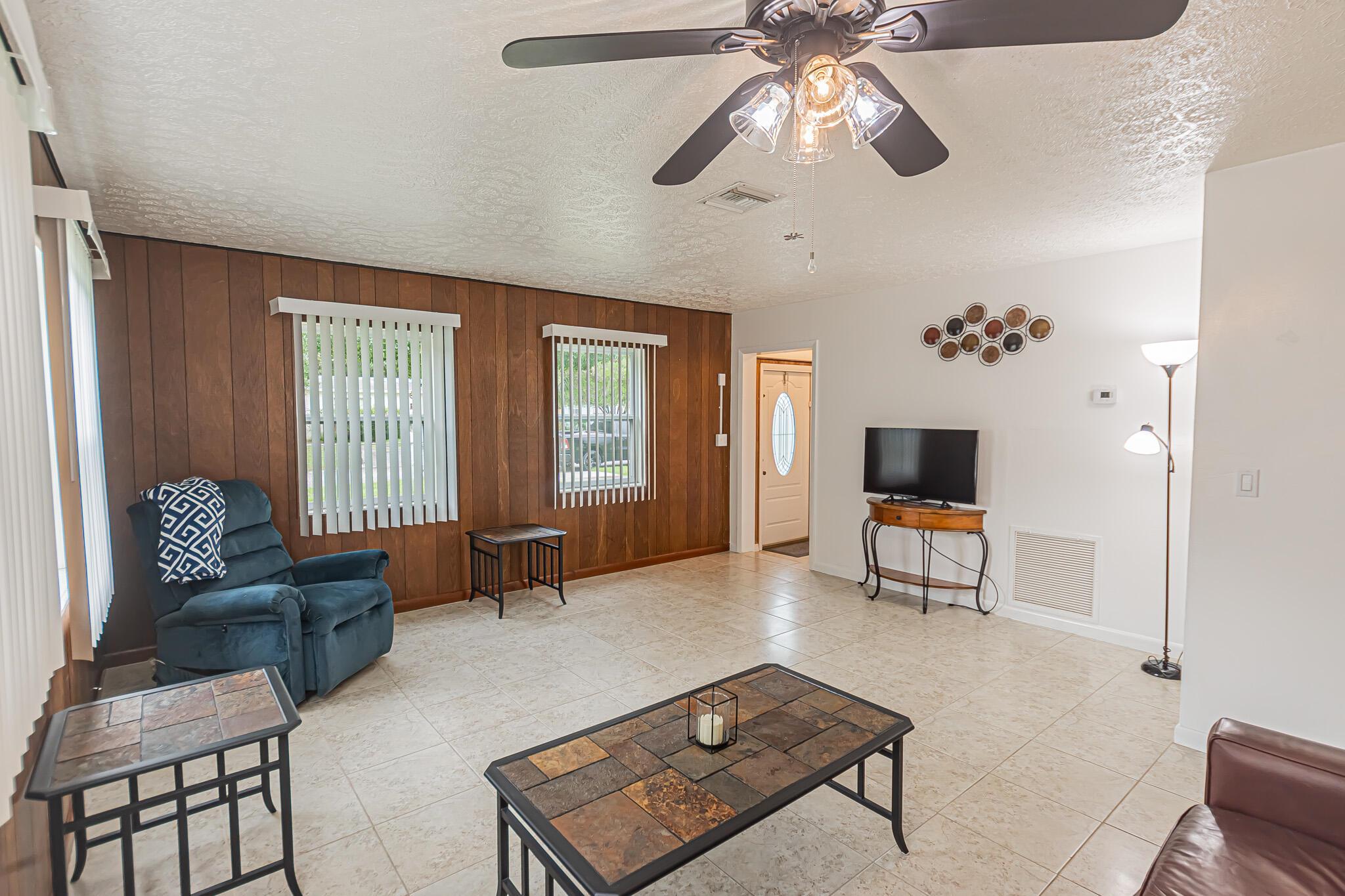 REPLAT OF PALM GARDENS - Residential