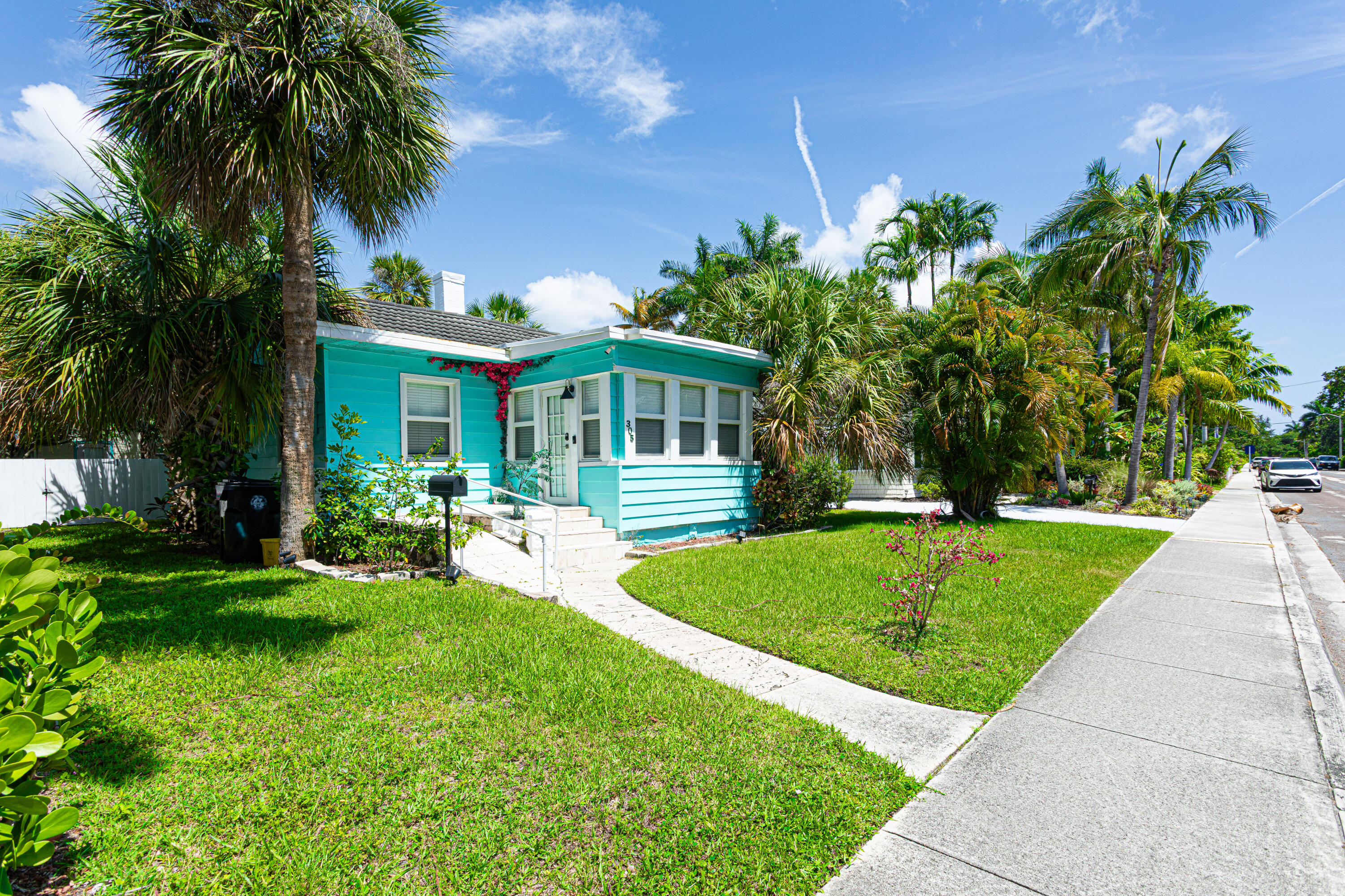 305 N Lakeside Drive