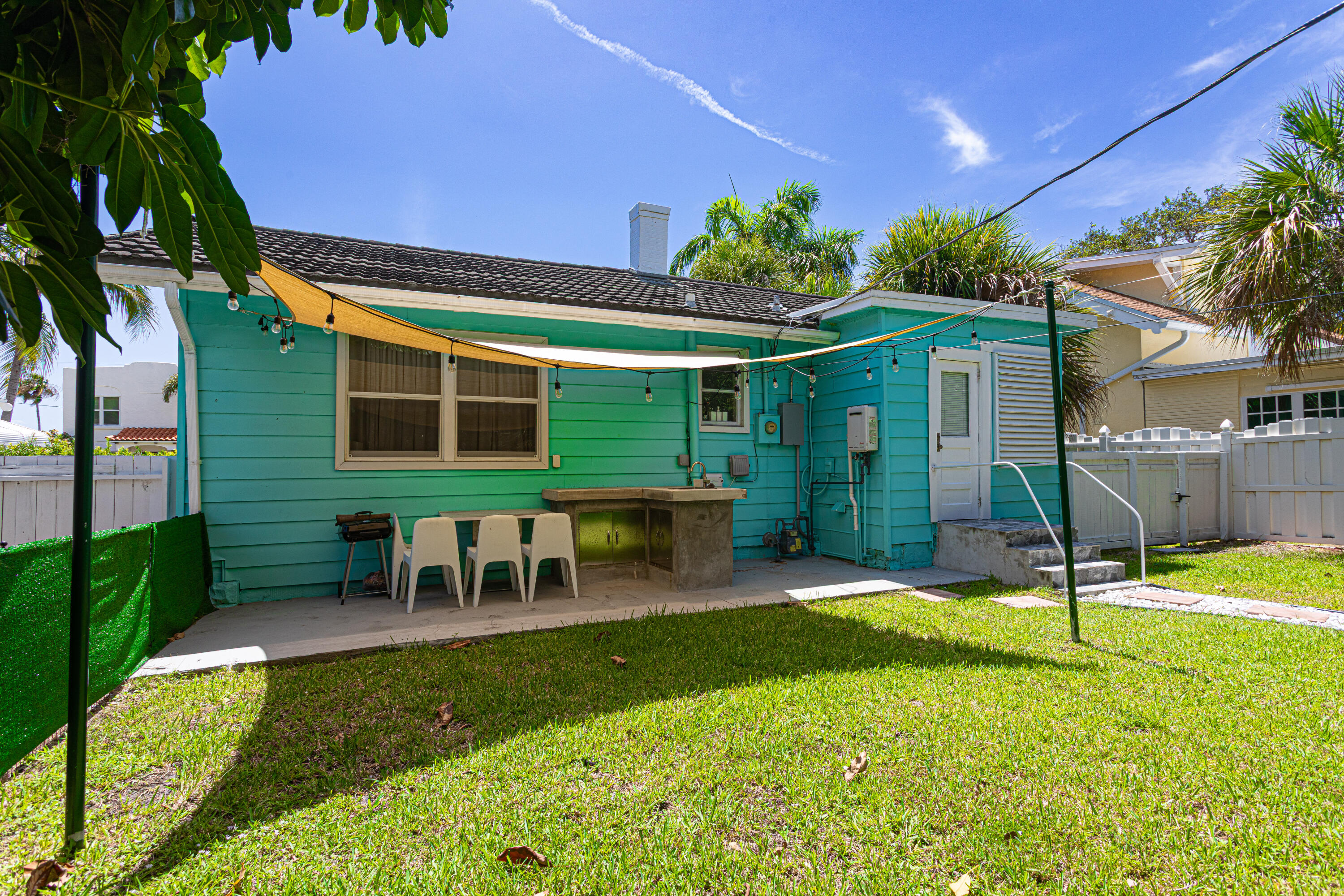 305 N Lakeside Drive