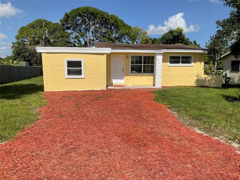 Photo of 920 Revels Ln, Fort Pierce, FL 34982 (MLS # F10533432) Photo of 920 Revels Ln, Fort Pierce, FL 34982 (MLS # F10533432)