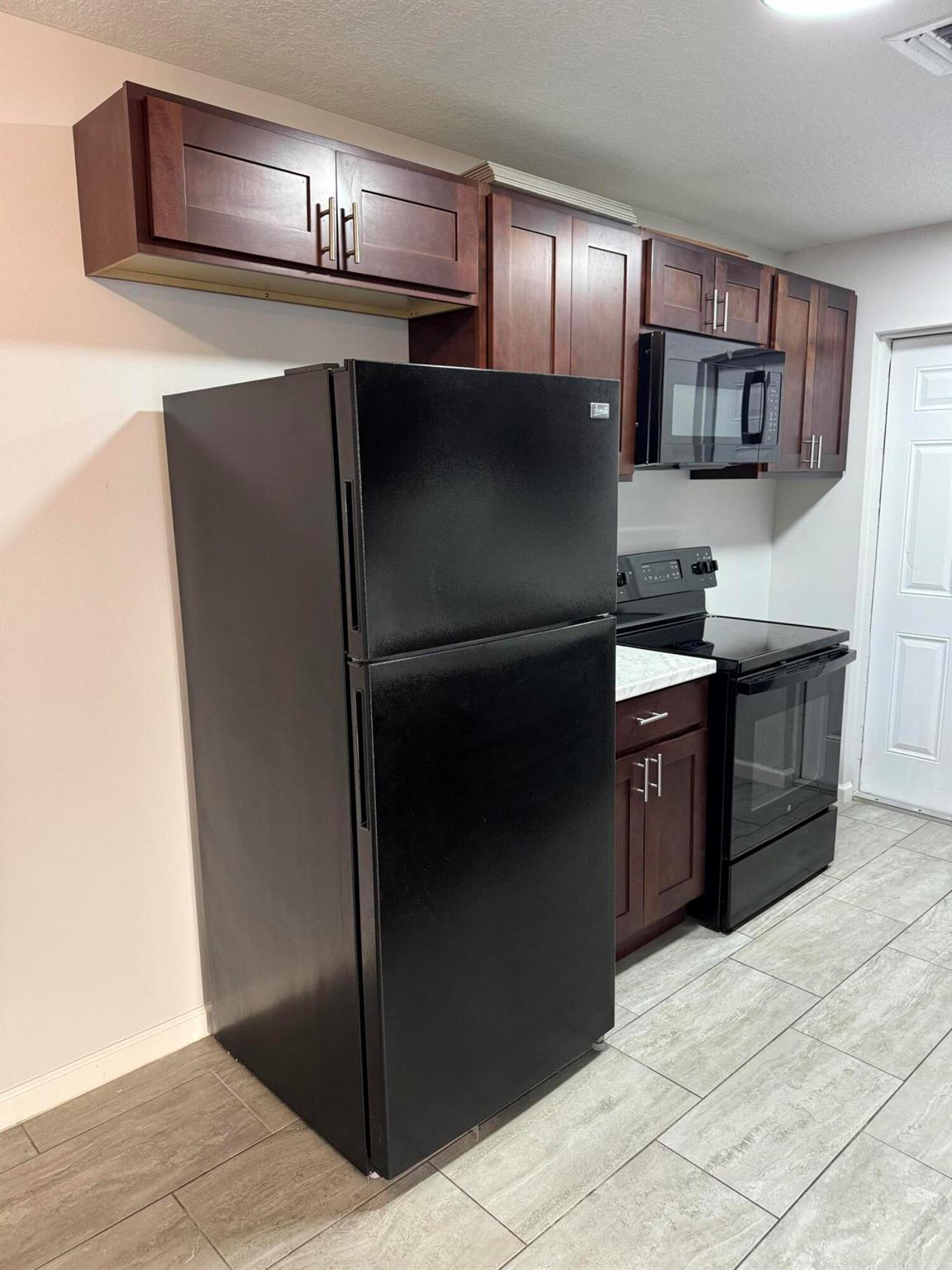 SPRUCE PARK SUB - Residential Lease