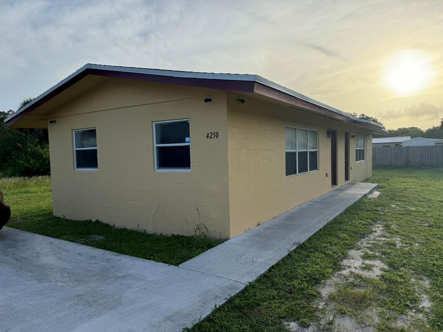 Recently renovated duplex unit, freshly painted, new appliances, kitchen cabinets, bathroom vanity, tiled floors, tiled shower, central air condition and heat. Conrete finish parking area.