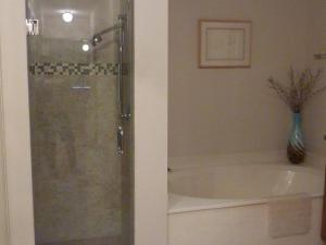 INDIAN CREEK - Residential