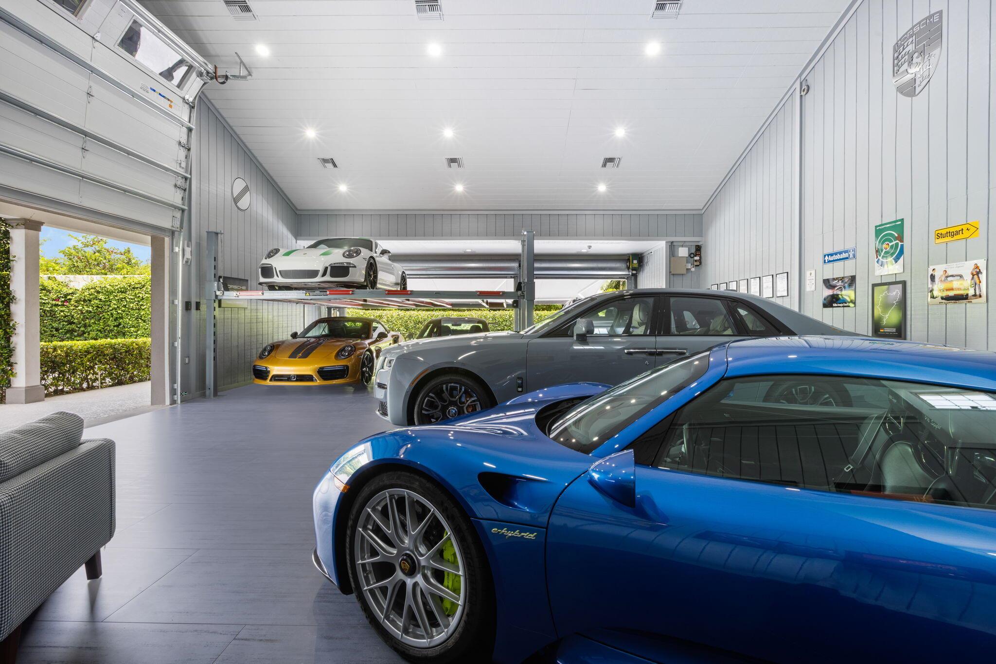 PALM BEACH POINT - Residential