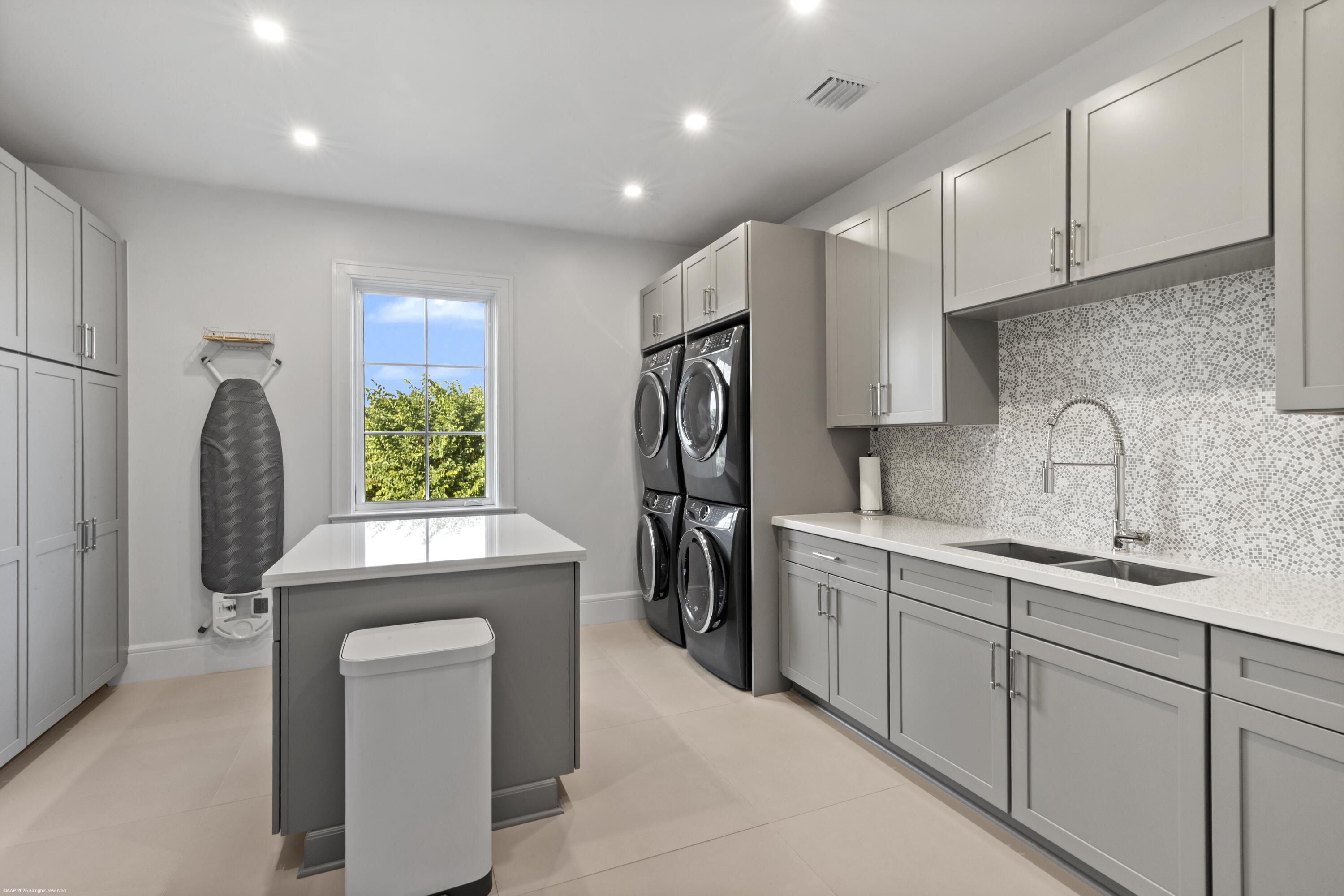 PALM BEACH POINT - Residential