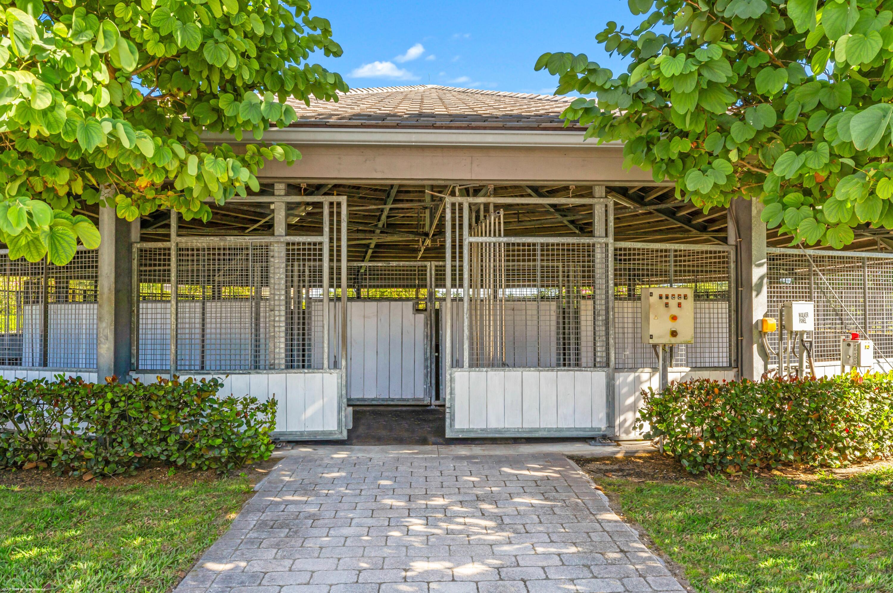 PALM BEACH POINT - Residential