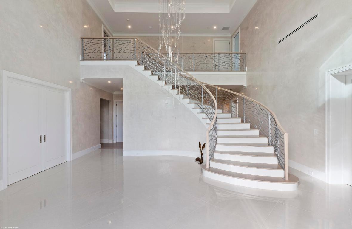 PALM BEACH POINT - Residential