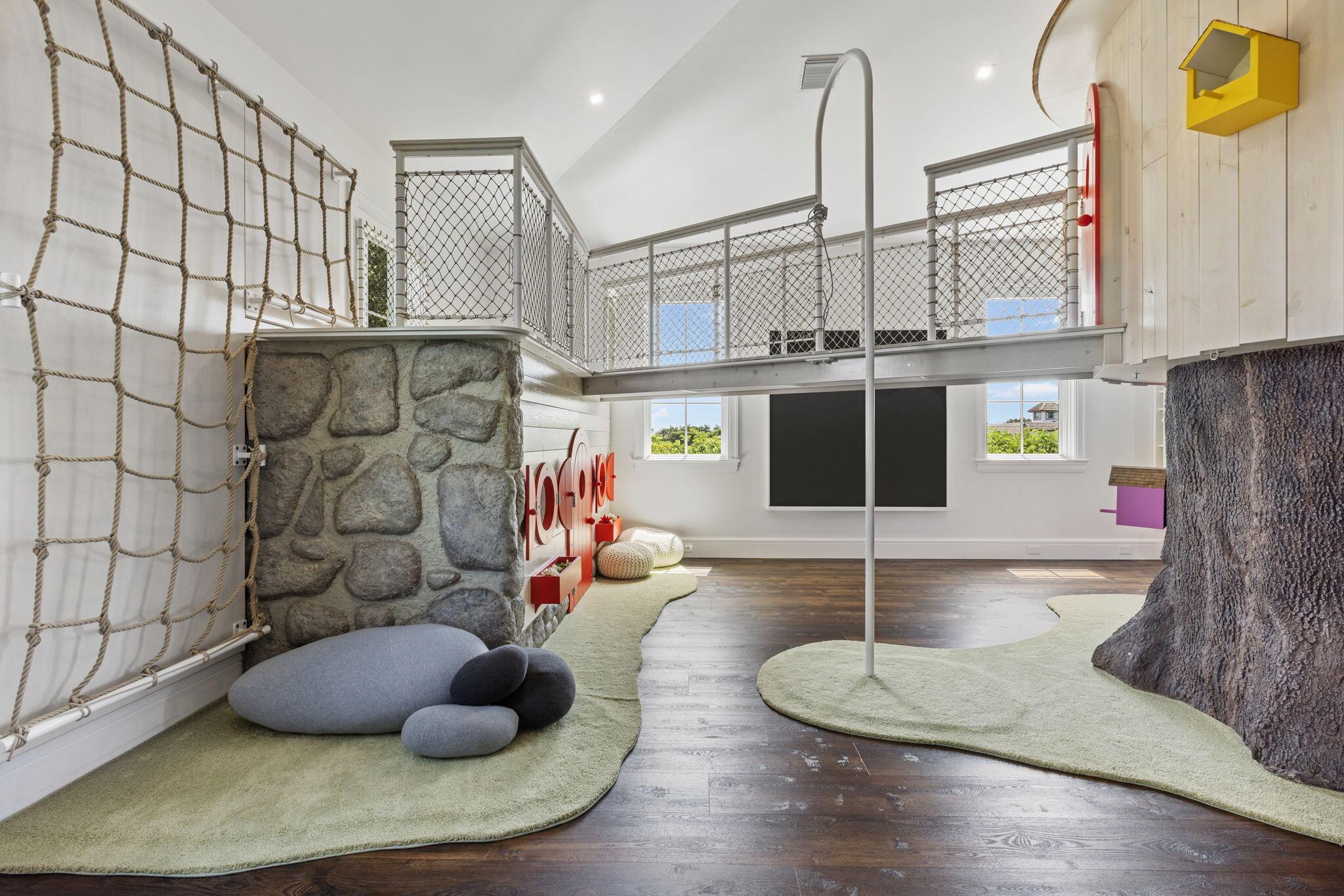 PALM BEACH POINT - Residential