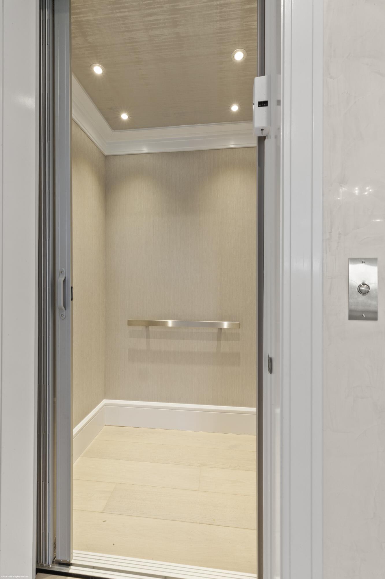 PALM BEACH POINT - Residential