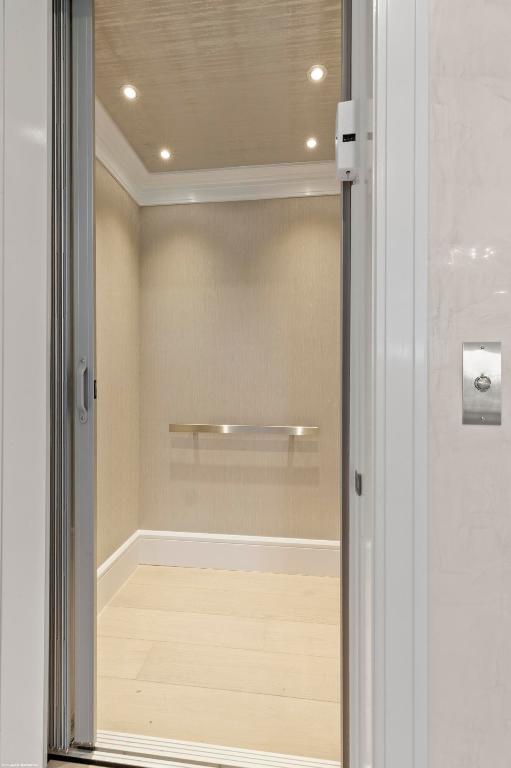 PALM BEACH POINT - Residential