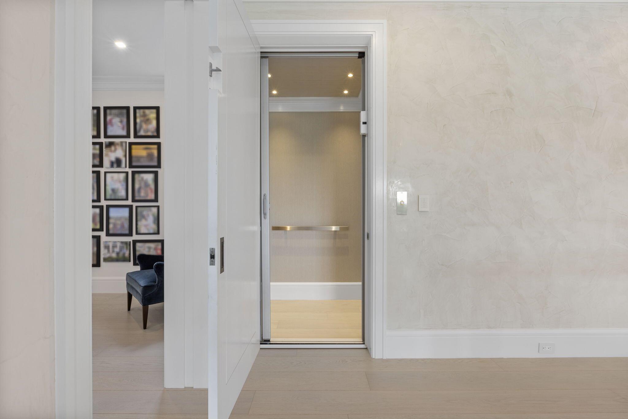 PALM BEACH POINT - Residential