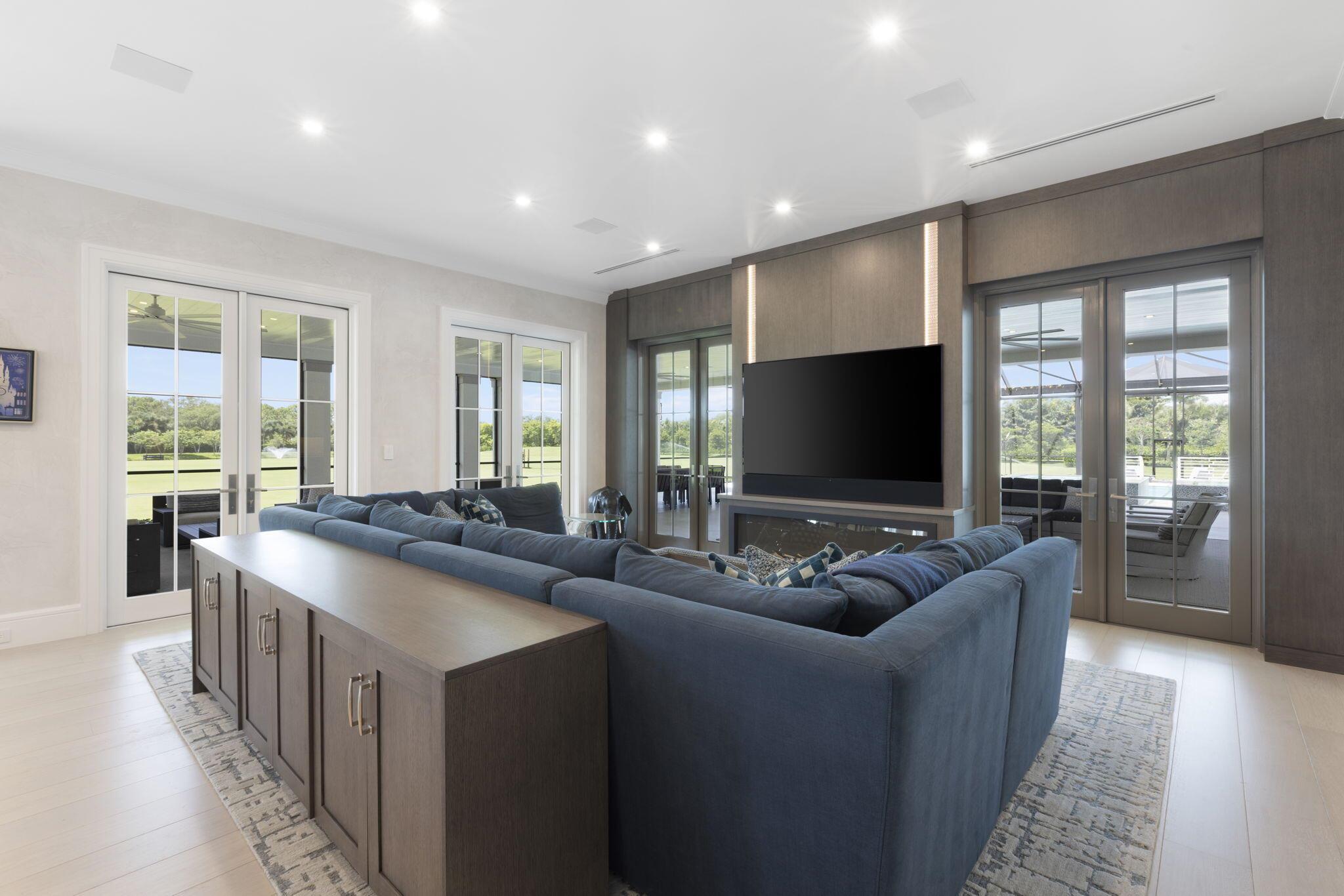 PALM BEACH POINT - Residential