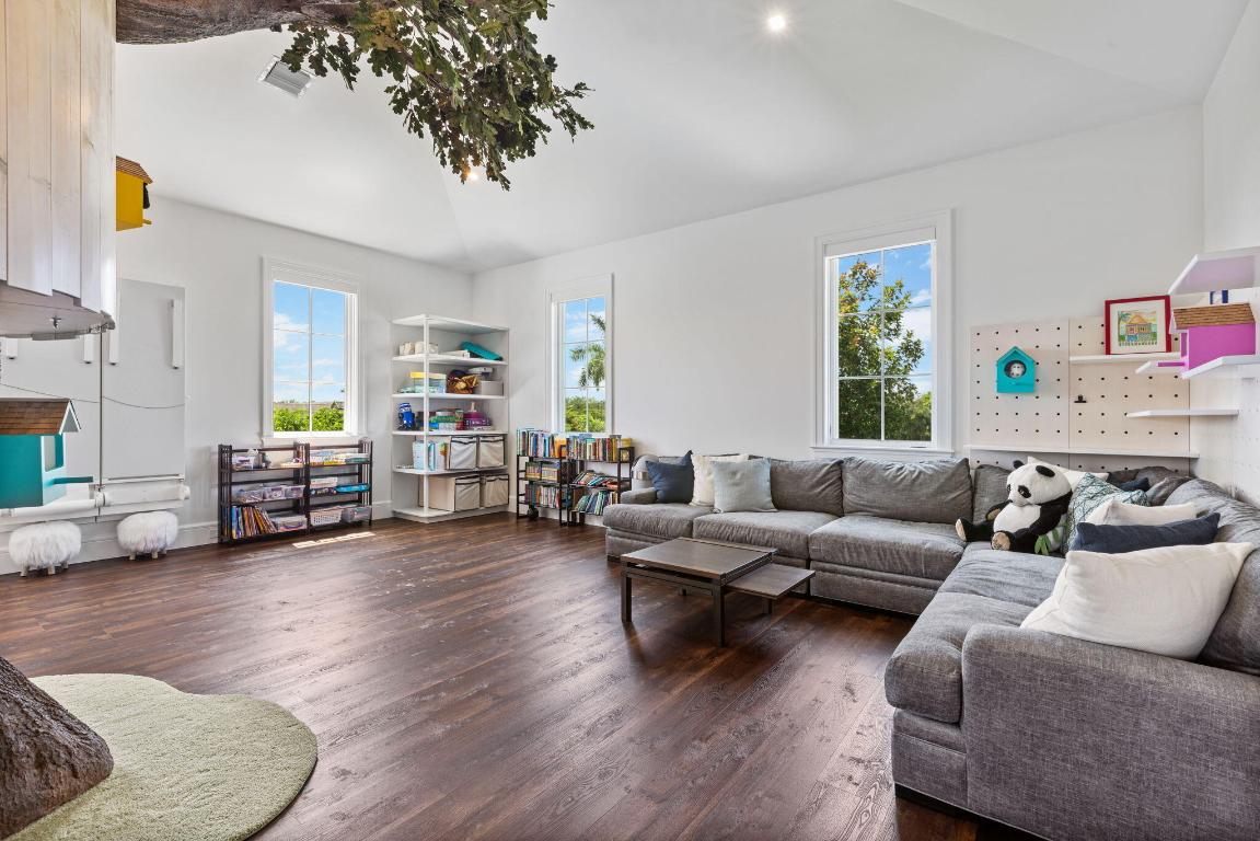 PALM BEACH POINT - Residential