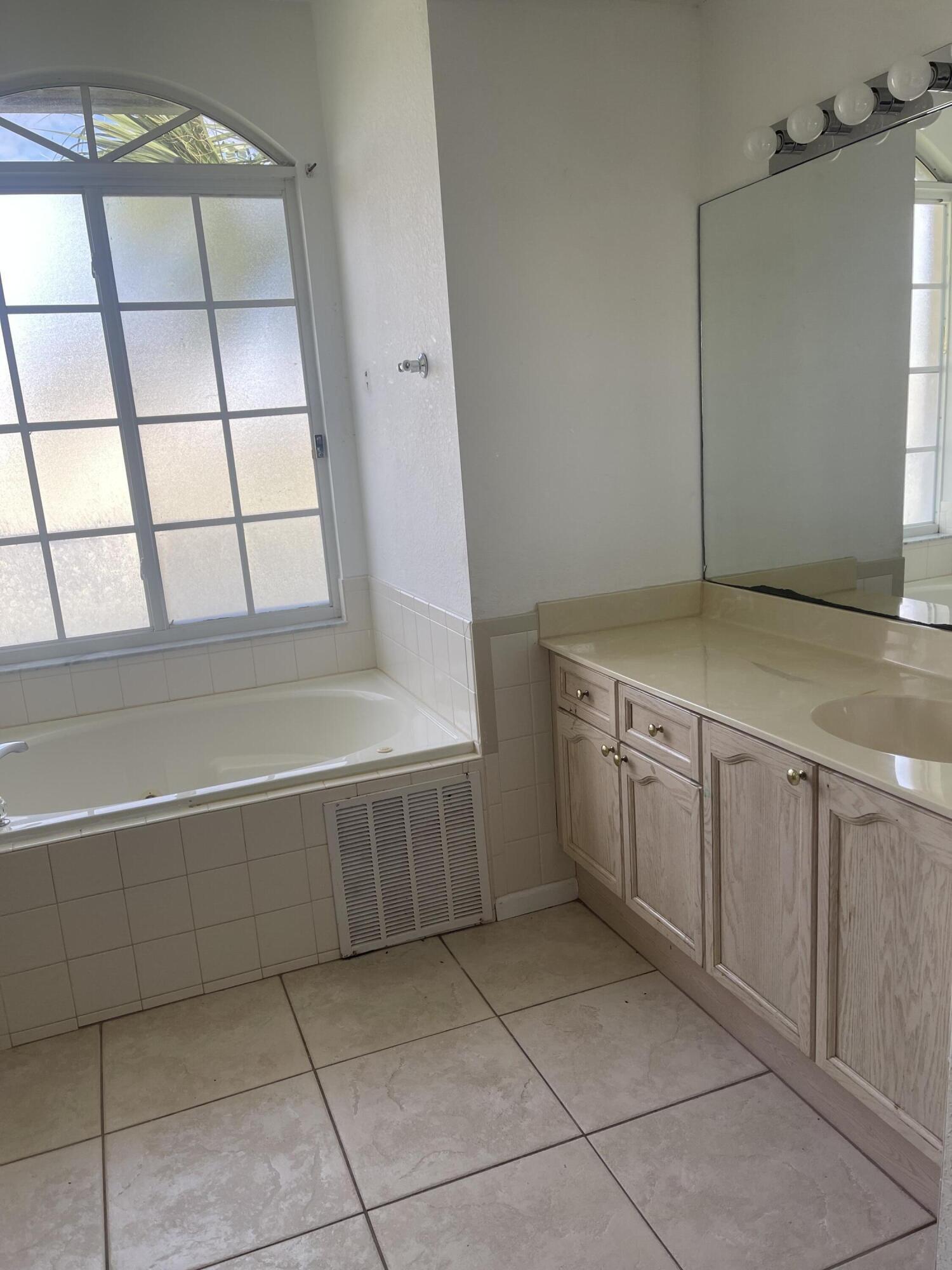 PORT ST LUCIE SECTION 16 - Residential Lease