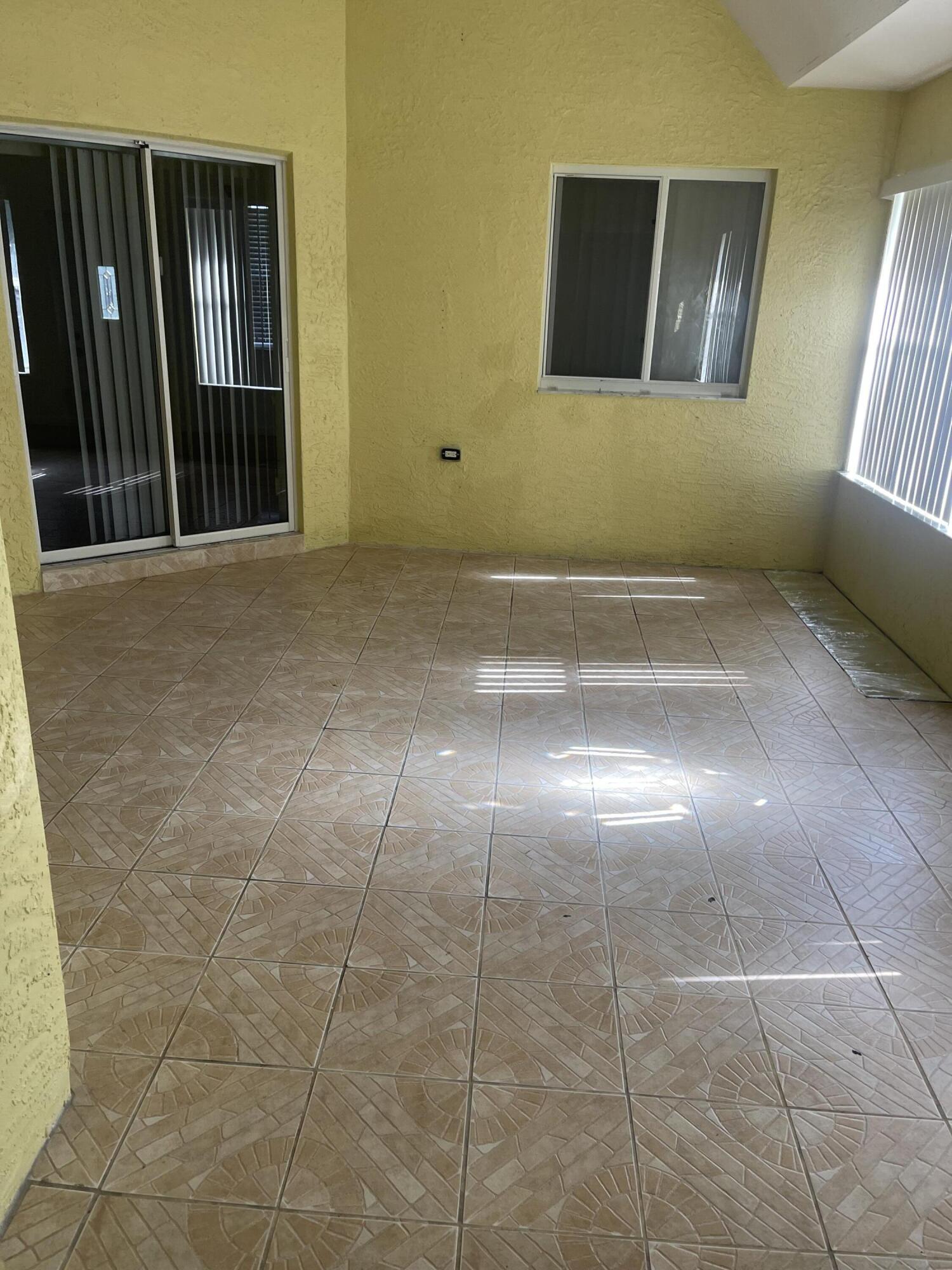 PORT ST LUCIE SECTION 16 - Residential Lease
