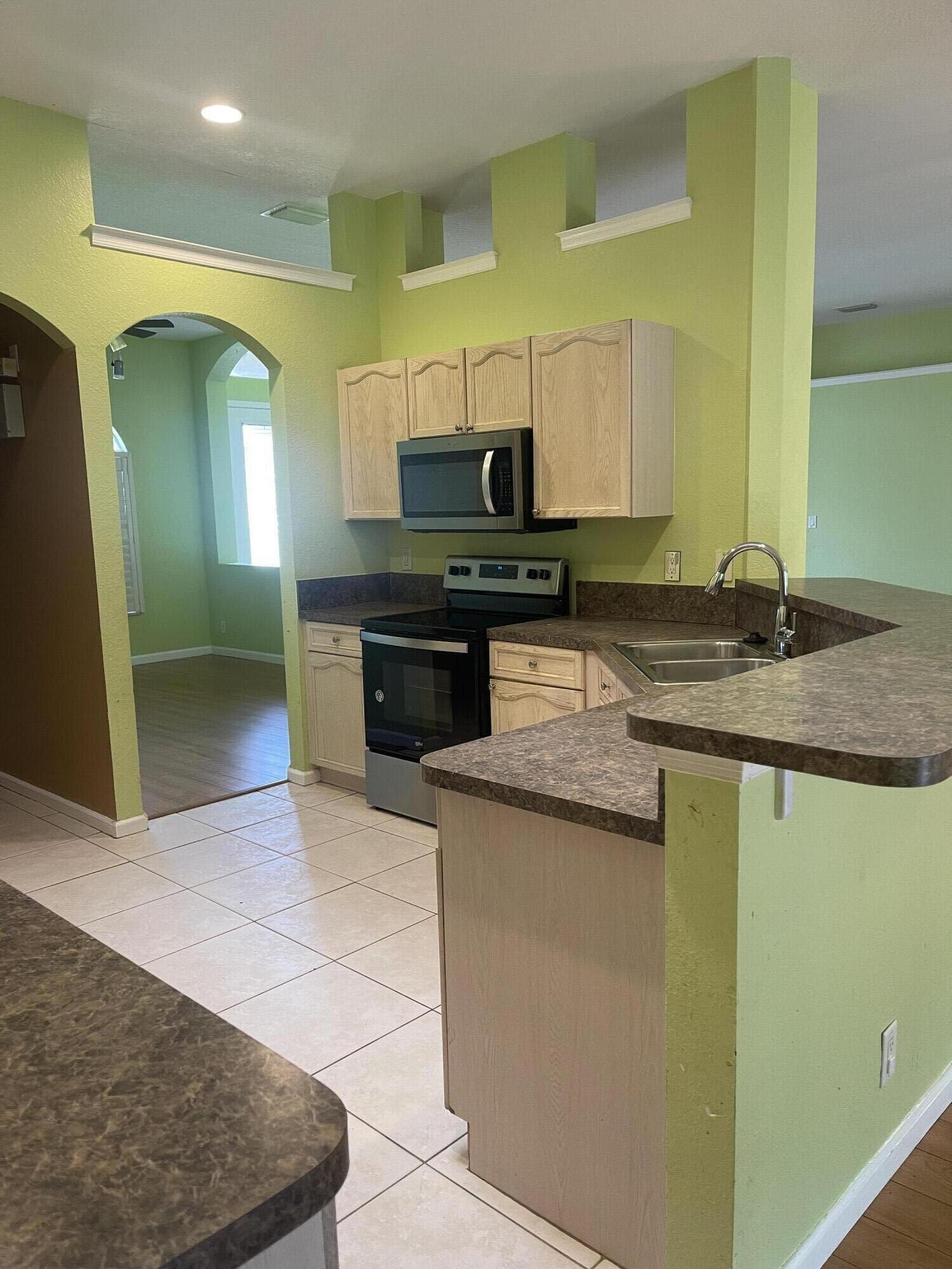 PORT ST LUCIE SECTION 16 - Residential Lease