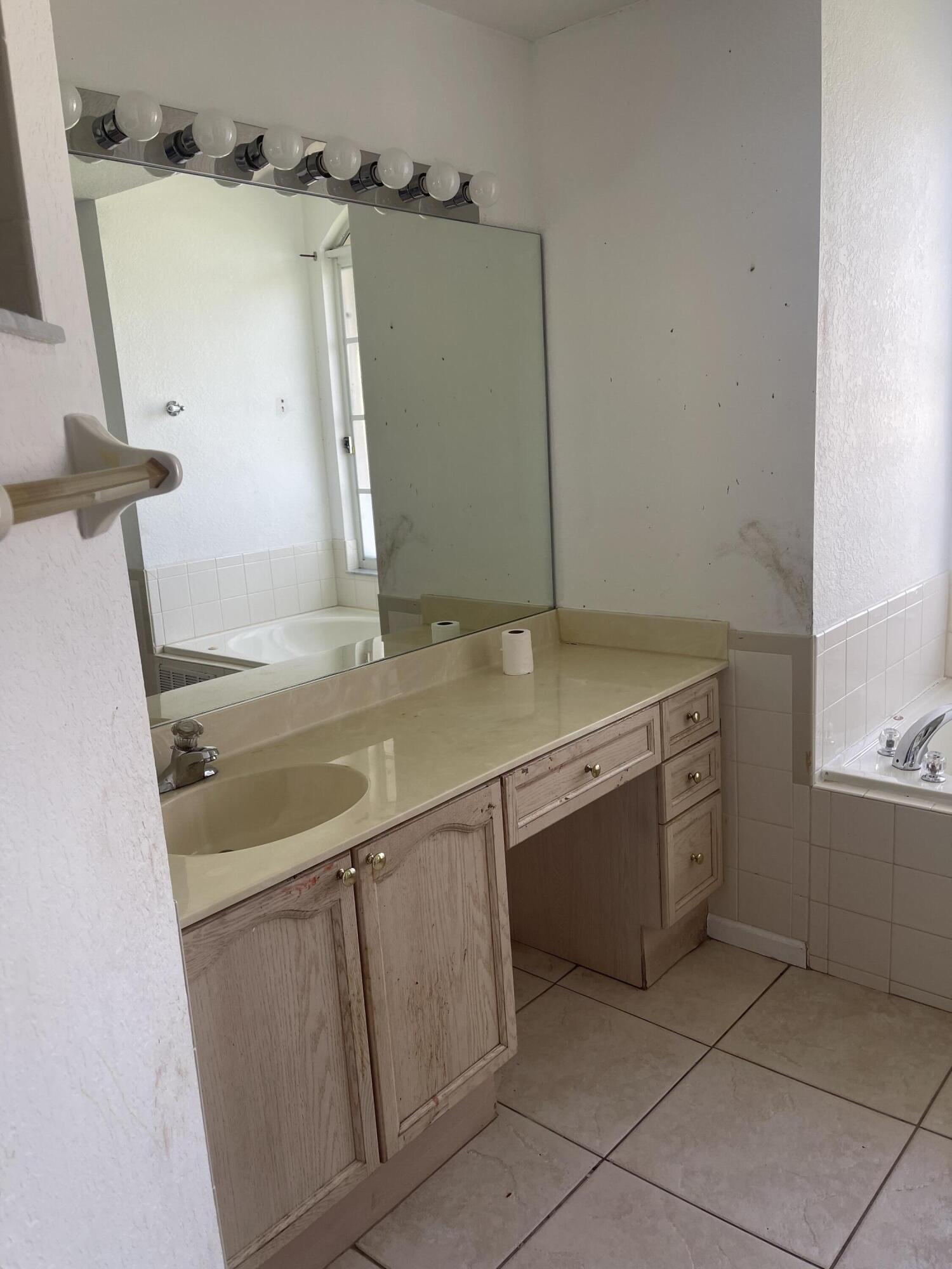 PORT ST LUCIE SECTION 16 - Residential Lease