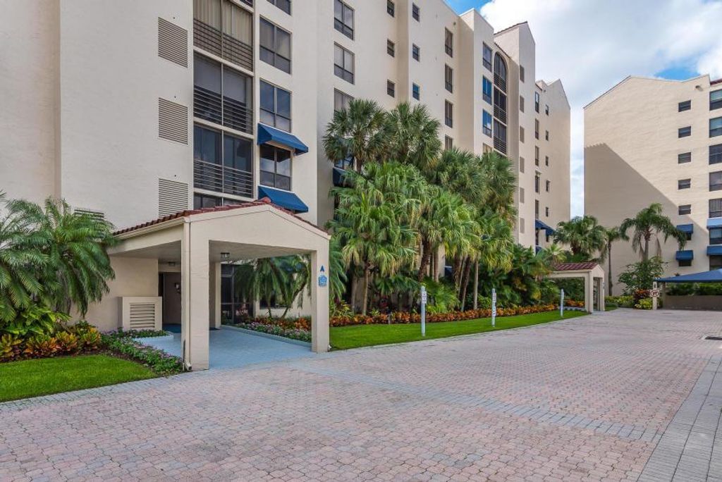 Photo of 7568 Regency Lake Drive #502, Boca Raton, FL 33433 (MLS # R11109217)