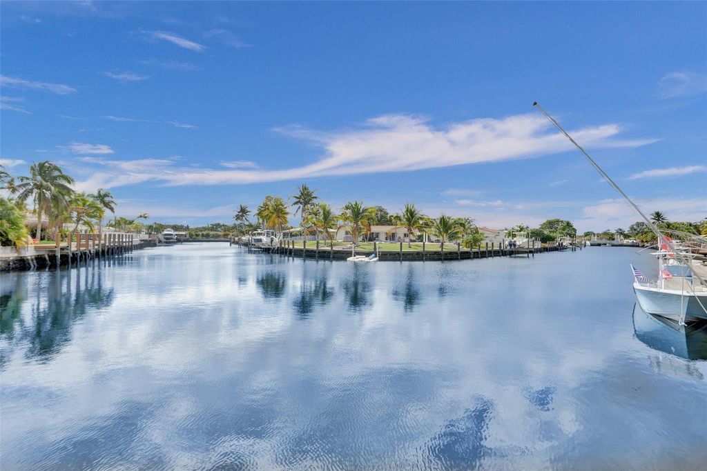 Photo of 935 SE 9th Ave #16, Pompano Beach, FL 33060 (MLS # F10542061)