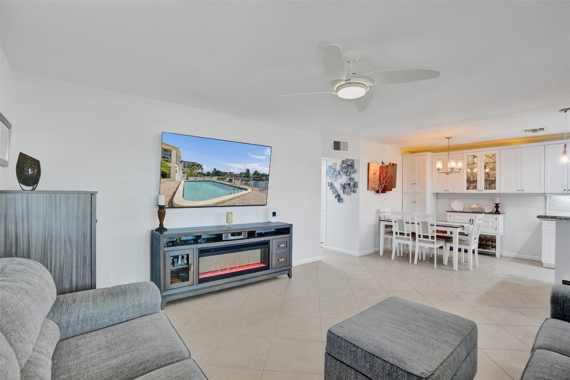 935 SE 9th Avenue 16