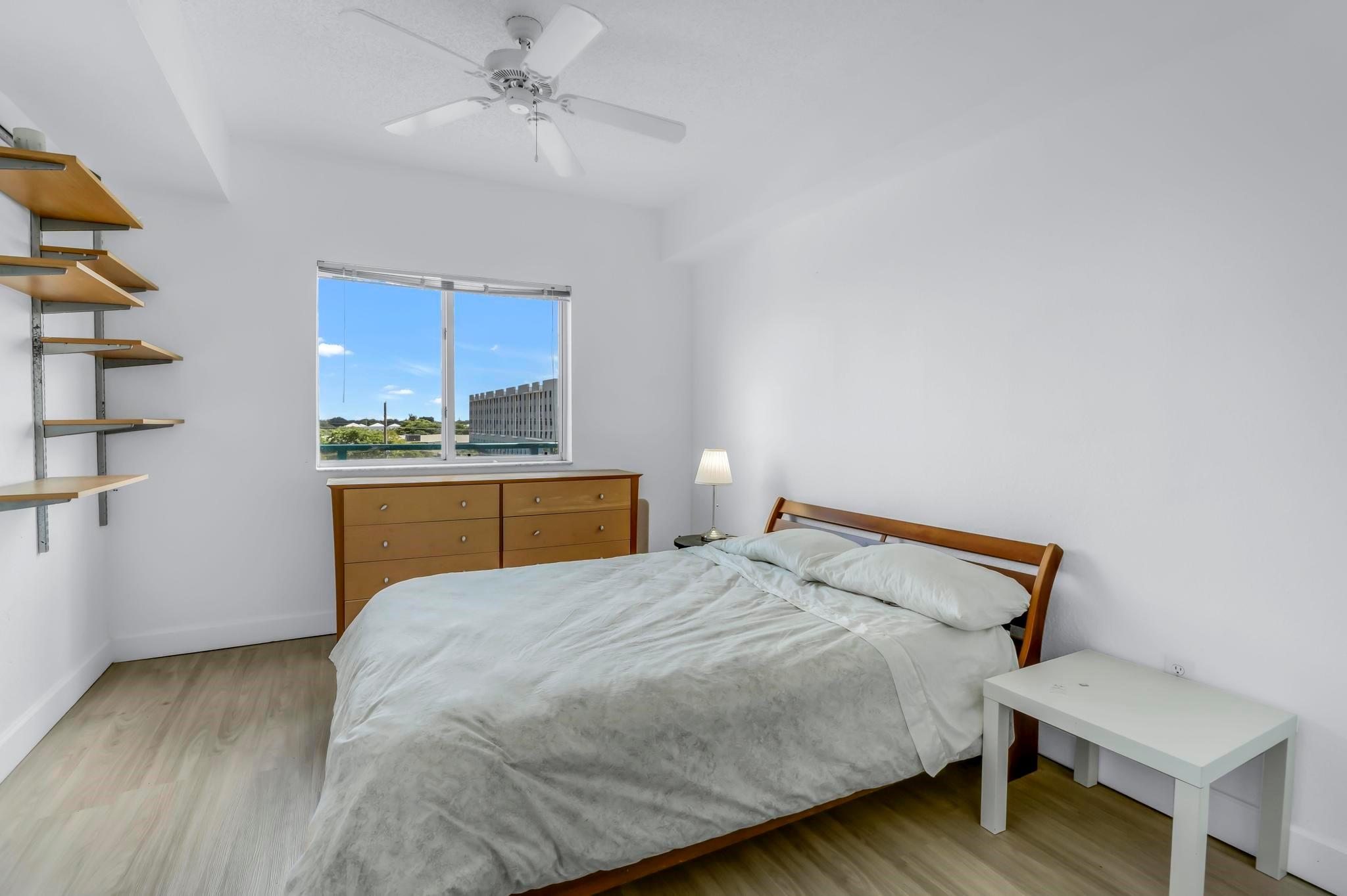 Valencia Condo - Residential