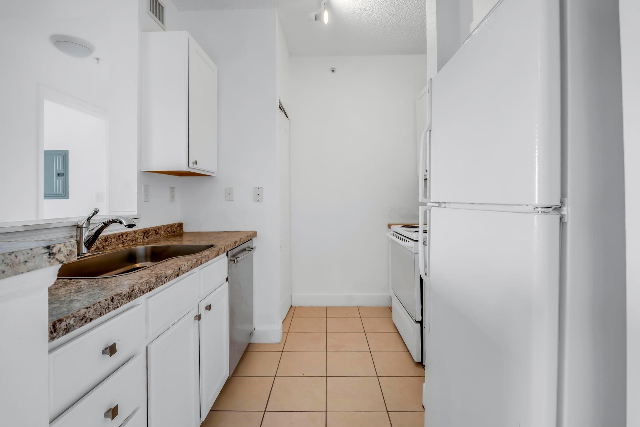 Valencia Condo - Residential