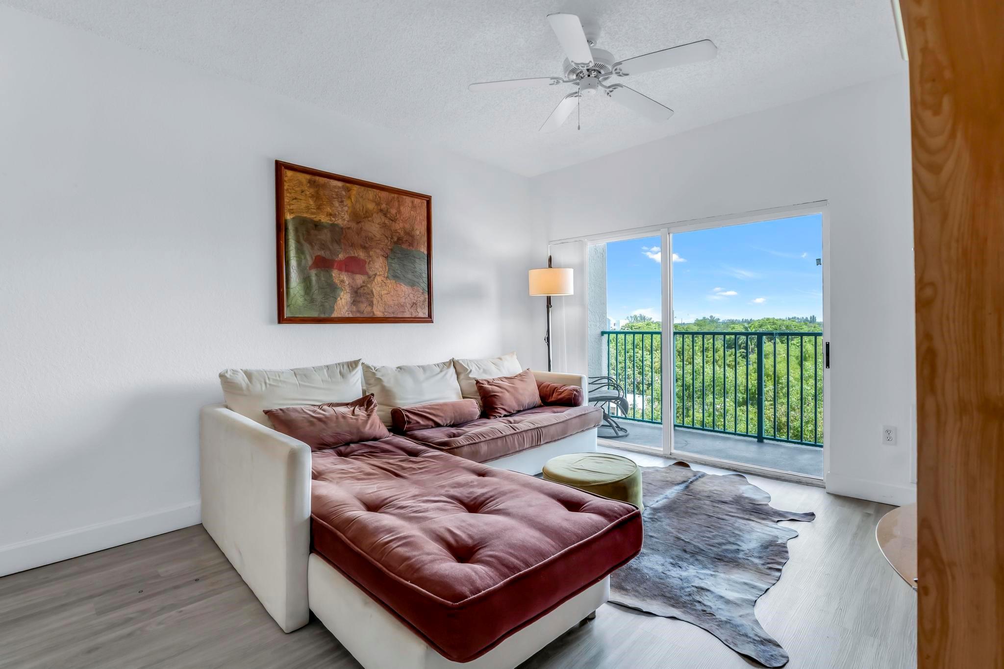 Valencia Condo - Residential