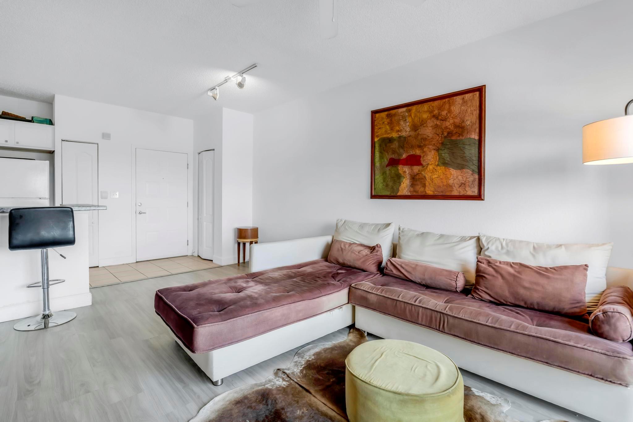 Valencia Condo - Residential