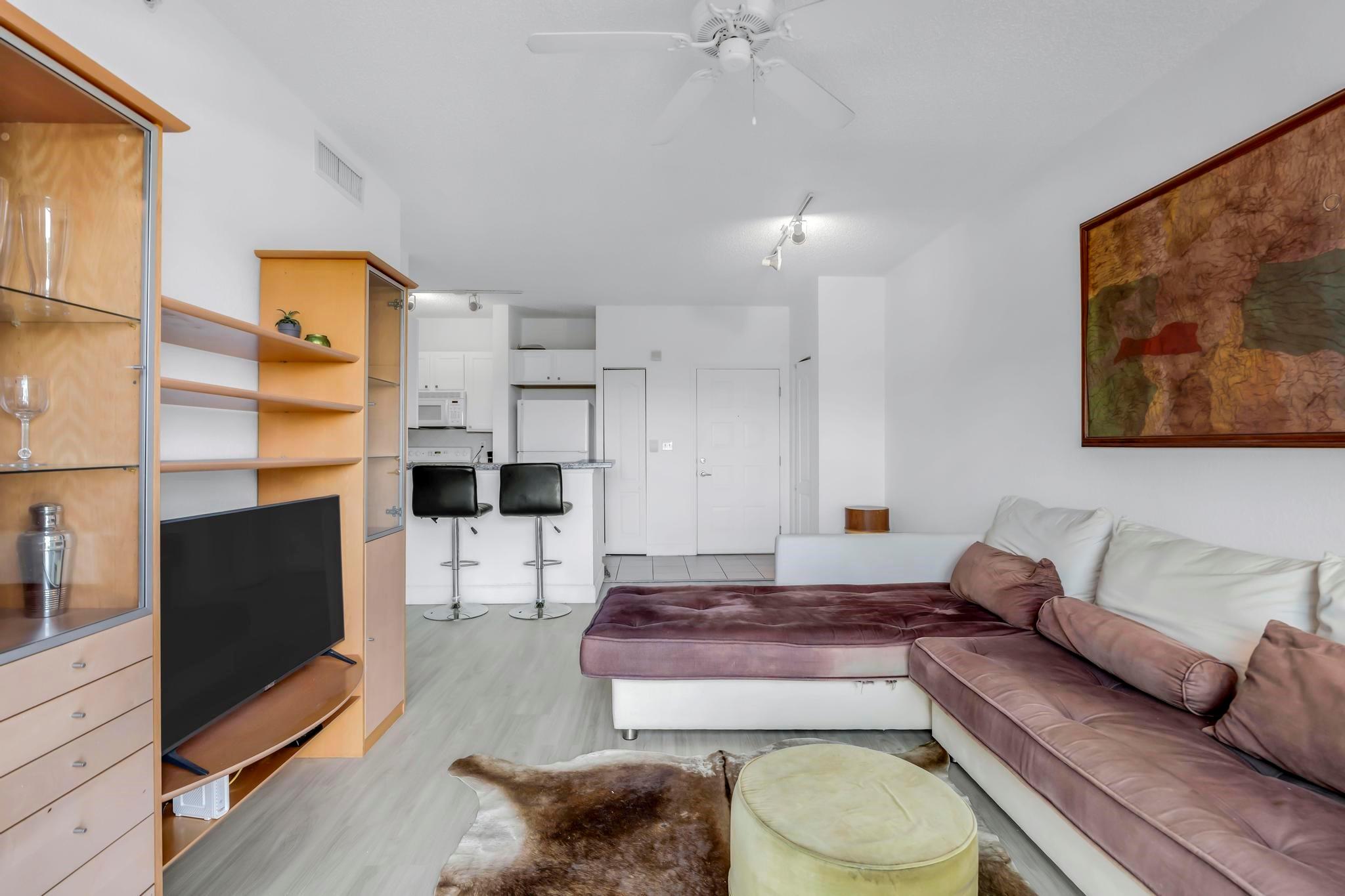 Valencia Condo - Residential