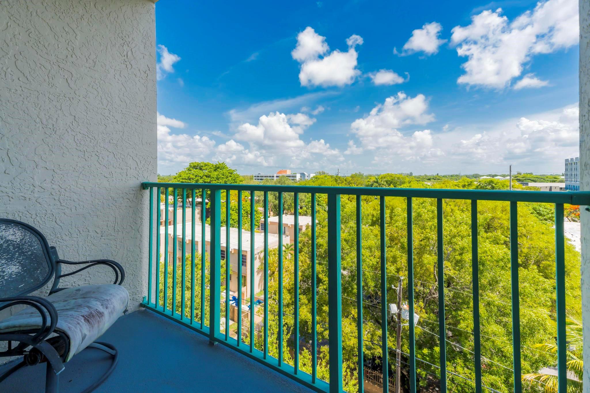 Valencia Condo - Residential