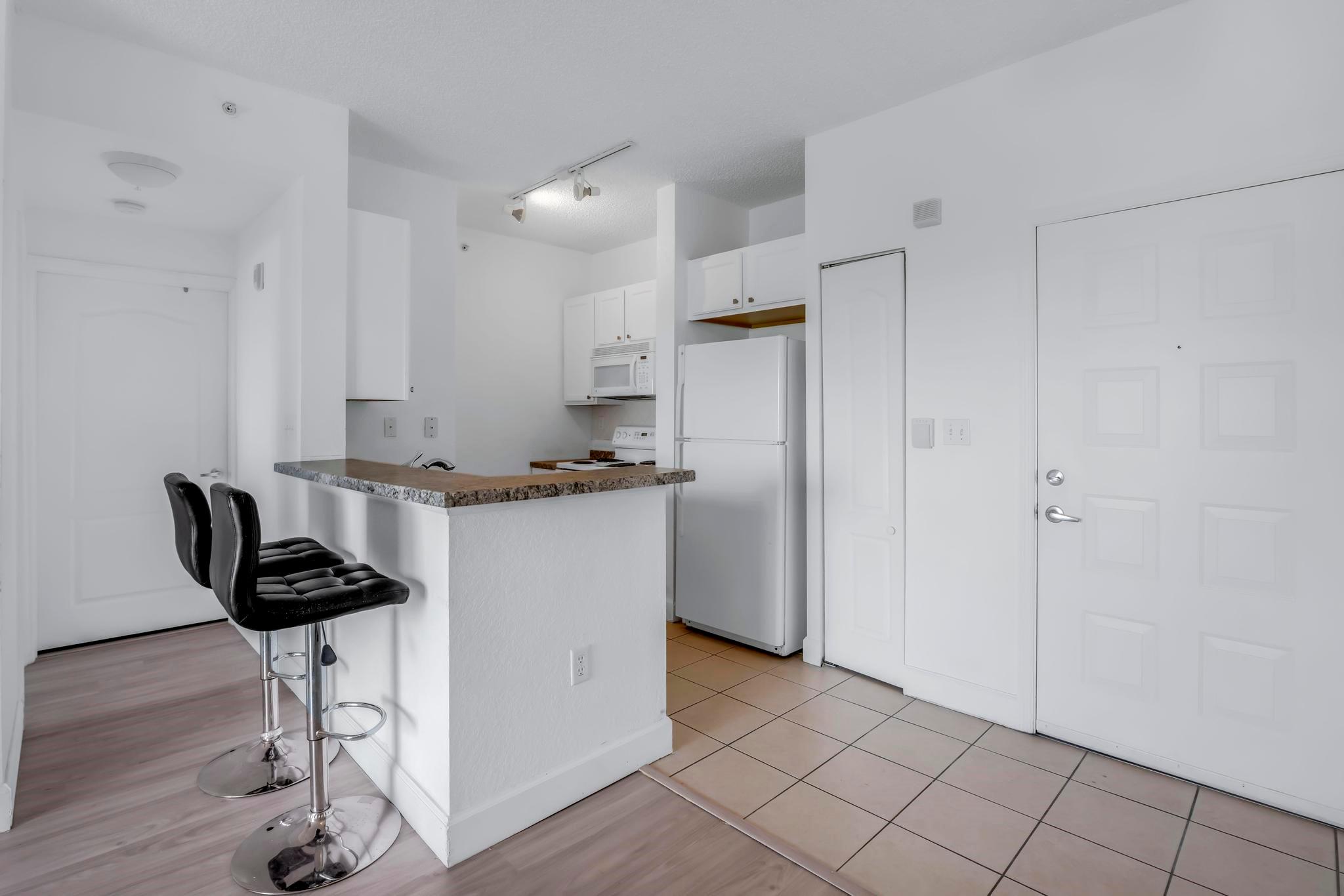 Valencia Condo - Residential