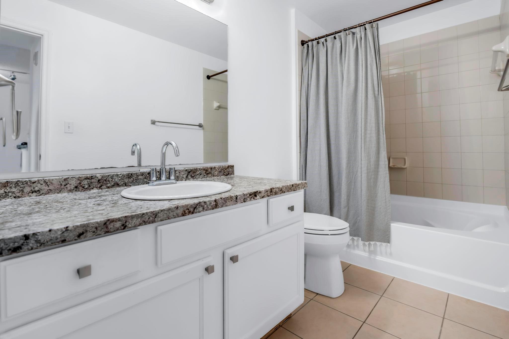 Valencia Condo - Residential