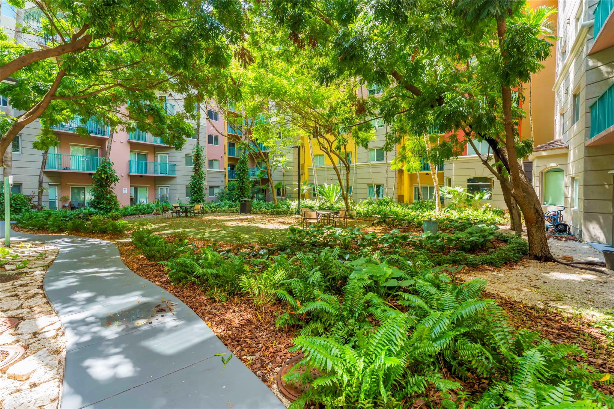 Valencia Condo - Residential