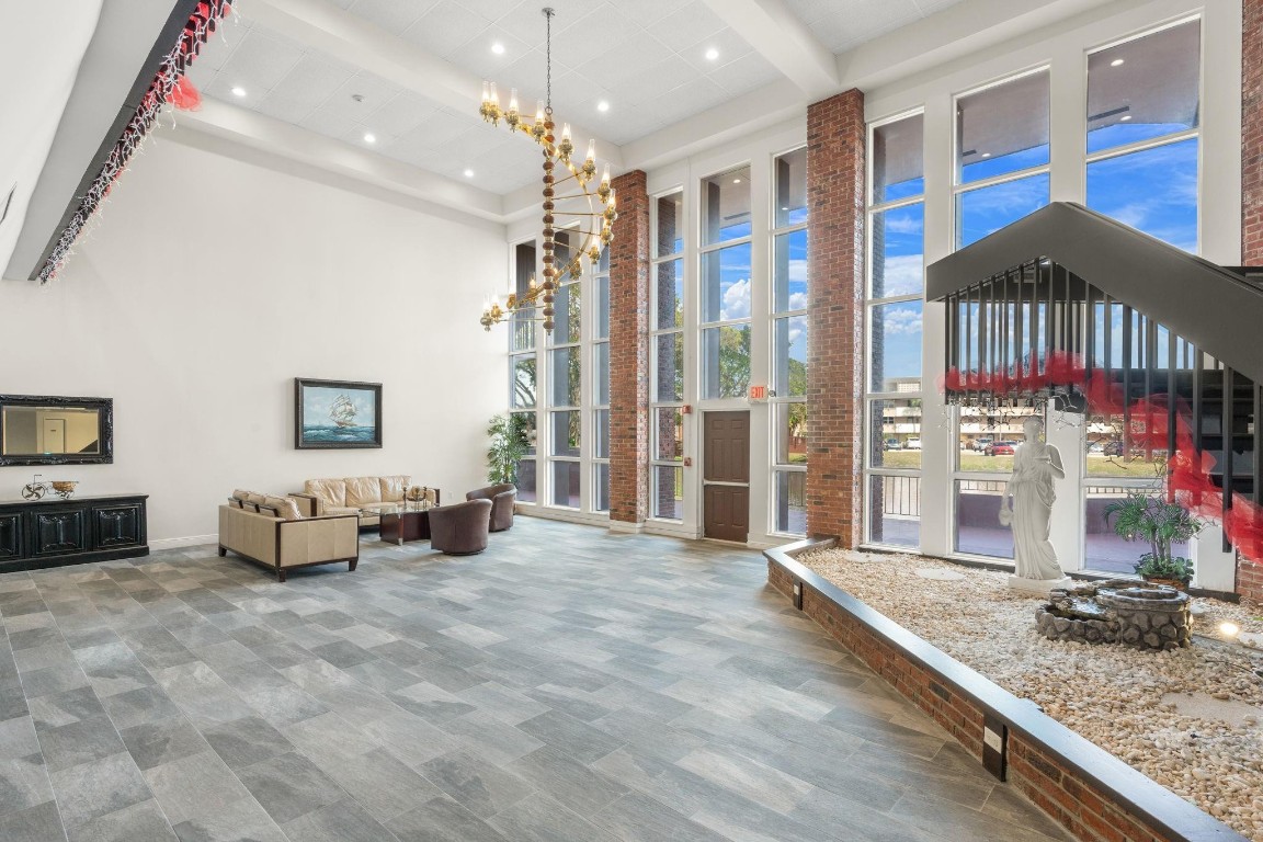 Lauderdale Oaks - Residential