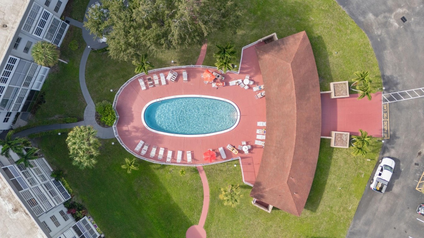 Lauderdale Oaks - Residential