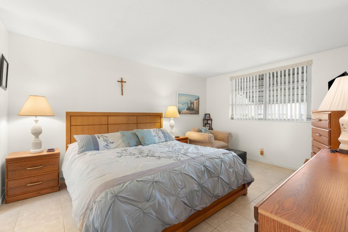 Lauderdale Oaks - Residential